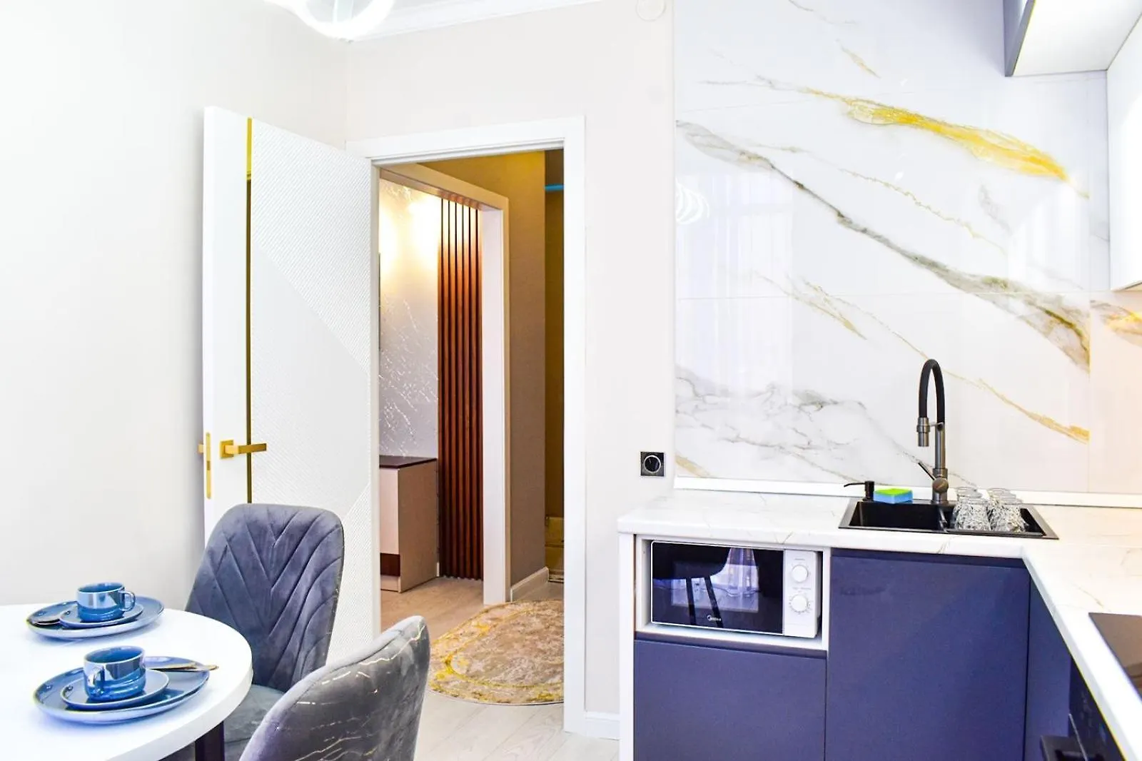 Апартамент Достар 2-Х Комнатная Almaty Apartment